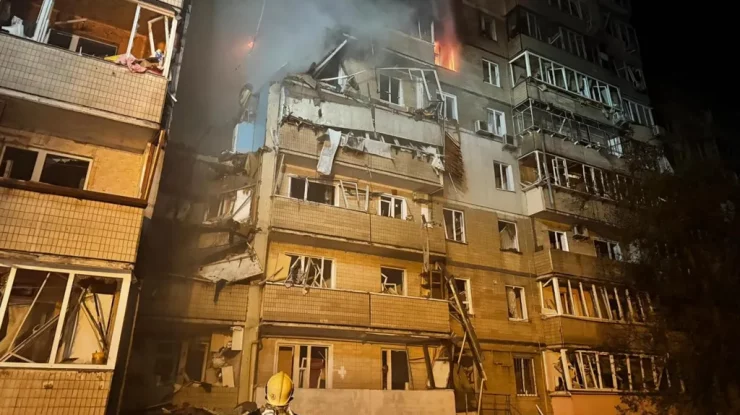 Un atac cu drone rusești asupra Kievului a provocat cel puțin două decese și 11 răniți. Printre victime se află  un bebeluș de un an