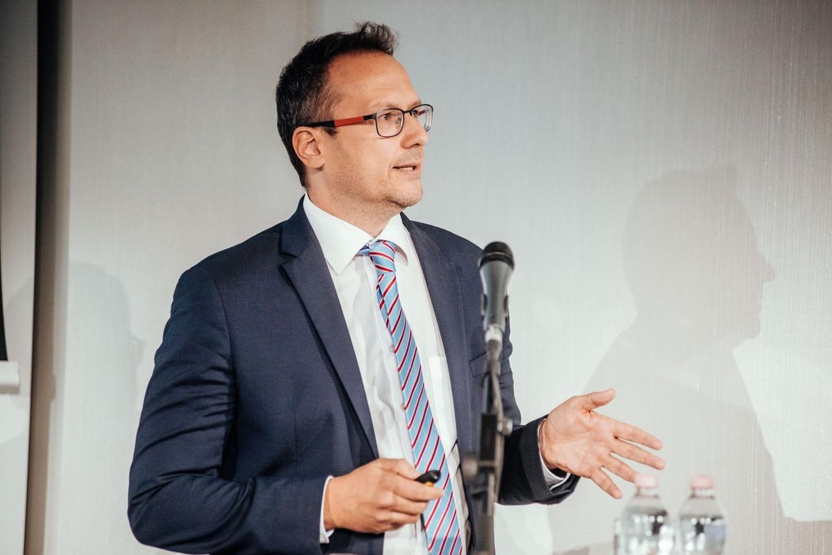 Secretarul de Stat pentru Infocomunicații, Károly Balázs Solymár, anunță că zonele locuite din Ungaria vor fi acoperite cu internet și rețea 5G