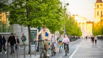 Săptămâna Europeană a Mobilității schimbă fața orașelor: mai puține mașini, mai mult aer curat. Transportul generează un sfert din emisiile de gaze cu efect de seră ale UE