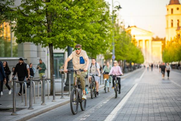 Săptămâna Europeană a Mobilității schimbă fața orașelor: mai puține mașini, mai mult aer curat. Transportul generează un sfert din emisiile de gaze cu efect de seră ale UE