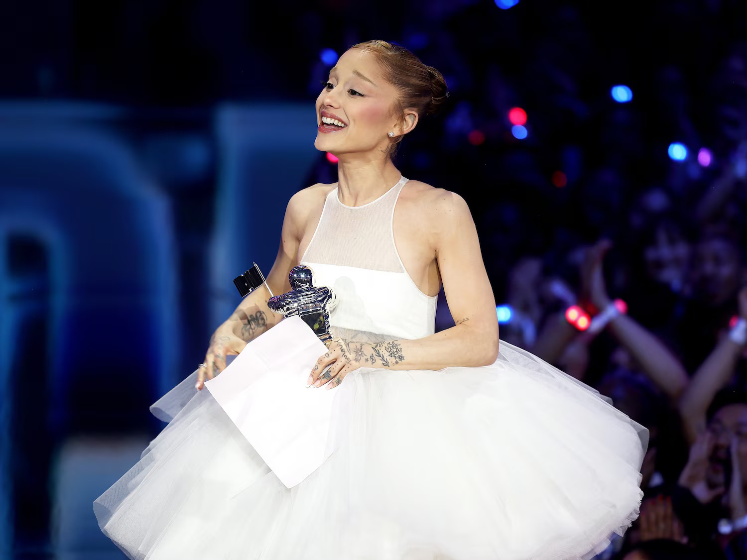 Ariana Grande a câștigat două premii importante la MTV Video Music Awards. Cine sunt marii câștigători ai serii