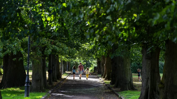 Chiar dacă te apropii de finalul lunii septembrie, temperaturile rămân ridicate. Astăzi ai vreme frumoasă și 27 de grade Celsius în Capitală
