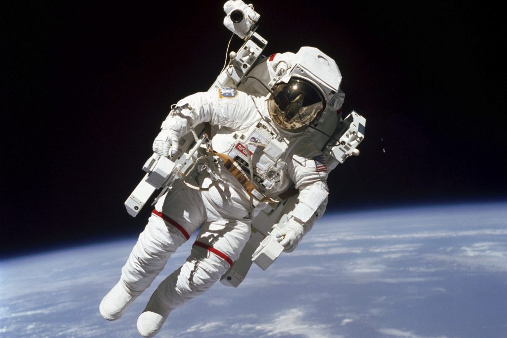 Escrocheriile ating noi culmi: Un „astronaut” a cerut mii de euro pentru oxigen