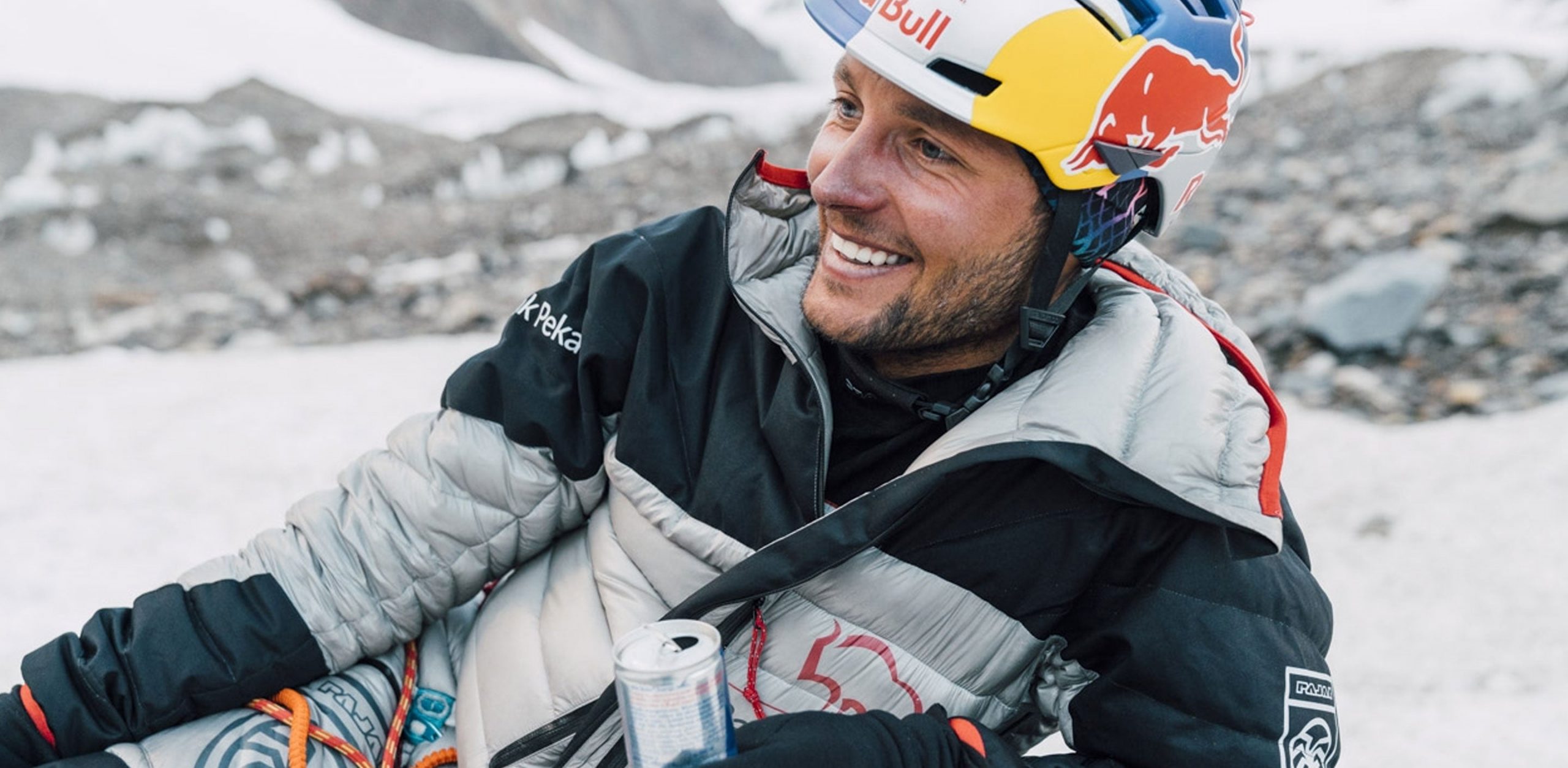 Alpinistul polonez Andrzej Bargiel devine prima persoană care a coborât pe schiuri de pe Muntele Everest, fără oxigen suplimentar