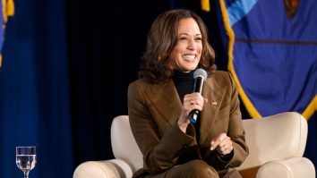 Cartea de memorii a Kamalei Harris, „107 Zile”, stârnește dezbateri în SUA. Harris face dezvăluiri despre Joe Biden, Joe Rogan și Nancy Pelosi