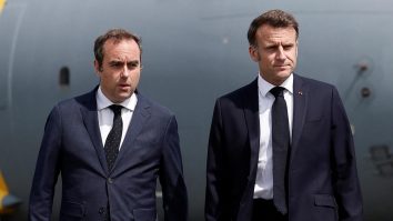 Fitch a retrogradat ratingul Franţei la cel mai scăzut nivel înregistrat vreodată pe fondul tulburărilor politice