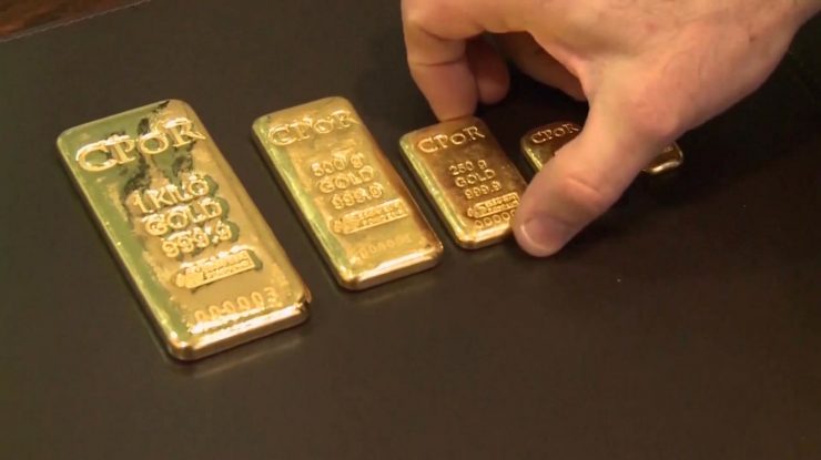 Aurul a avut una dintre cele mai volatile sesiuni din istorie: A pierdut într-o oră 3.200 de miliarde de dolari, echivalentul a 58 de miliarde pe minut, și-a revenit parţial şi apoi a căzut din nou, pe fondul temerilor privind o conducere mai dură a FED