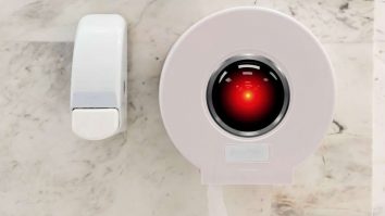 Chinezii au inventat toaleta în care primești hârtie igienică doar după ce urmărești o reclamă. Sistemul face parte dintr-un program de reducere a risipei