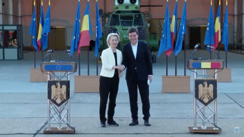Ursula von der Leyen: „România este un actor-cheie pe flancul estic al NATO.” Președinta Comisiei Europene a vizitat, alături de Nicușor Dan, baza militară de la Kogălniceanu