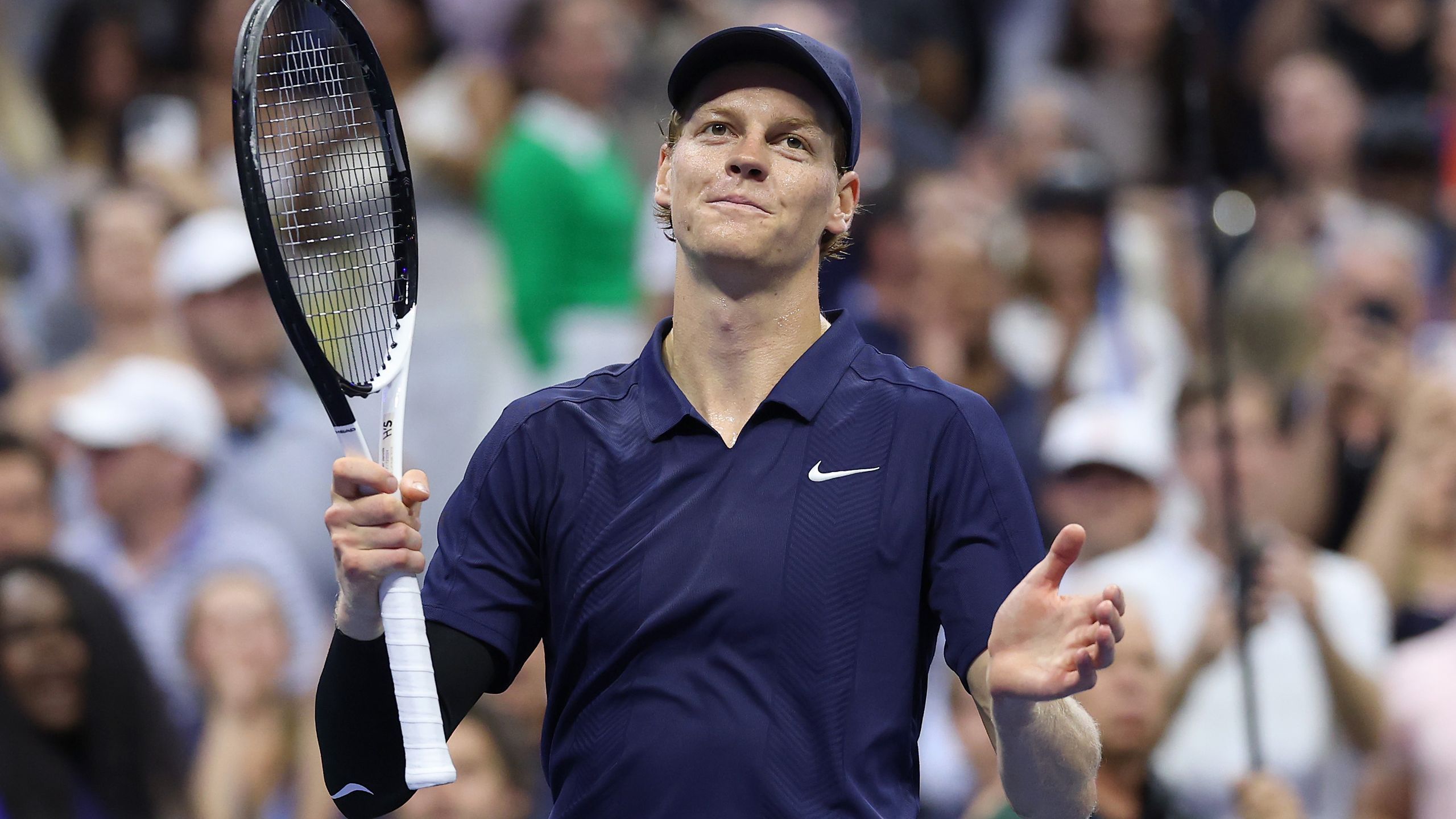 Jannik Sinner ajunge în semifinale la US Open după ce l-a învins pe Lorenzo Musetti în trei seturi