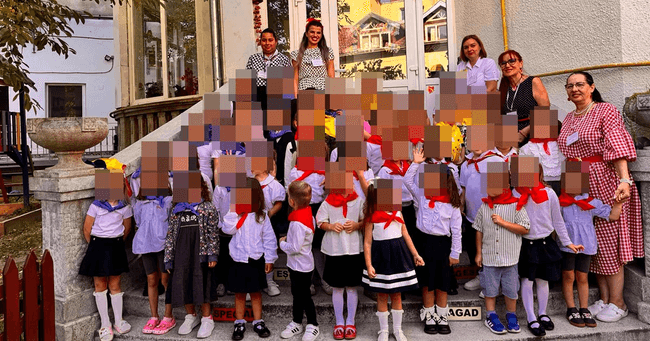 O grădiniță de stat din Satu Mare a organizat activitatea „Șoimii Patriei”. ISJ a deschis o anchetă
