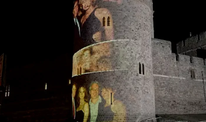Imagini cu Trump și Jeffrey Epstein au fost proiectate pe zidurile Castelului Windsor, în timpul vizitei istorice a Președintelui SUA în Marea Britanie