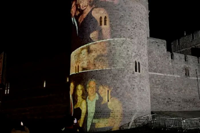 Imagini cu Trump și Jeffrey Epstein au fost proiectate pe zidurile Castelului Windsor, în timpul vizitei istorice a Președintelui SUA în Marea Britanie