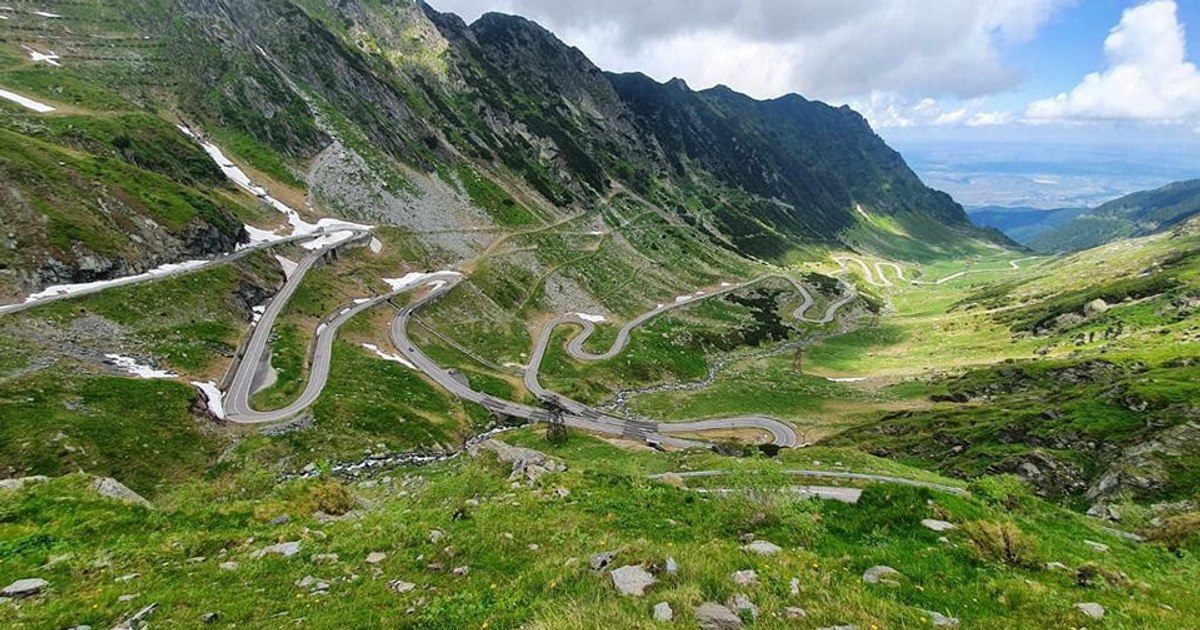 Circulația rutieră pe Transfăgărășan va fi oprită sâmbătă pentru o competiție de triatlon