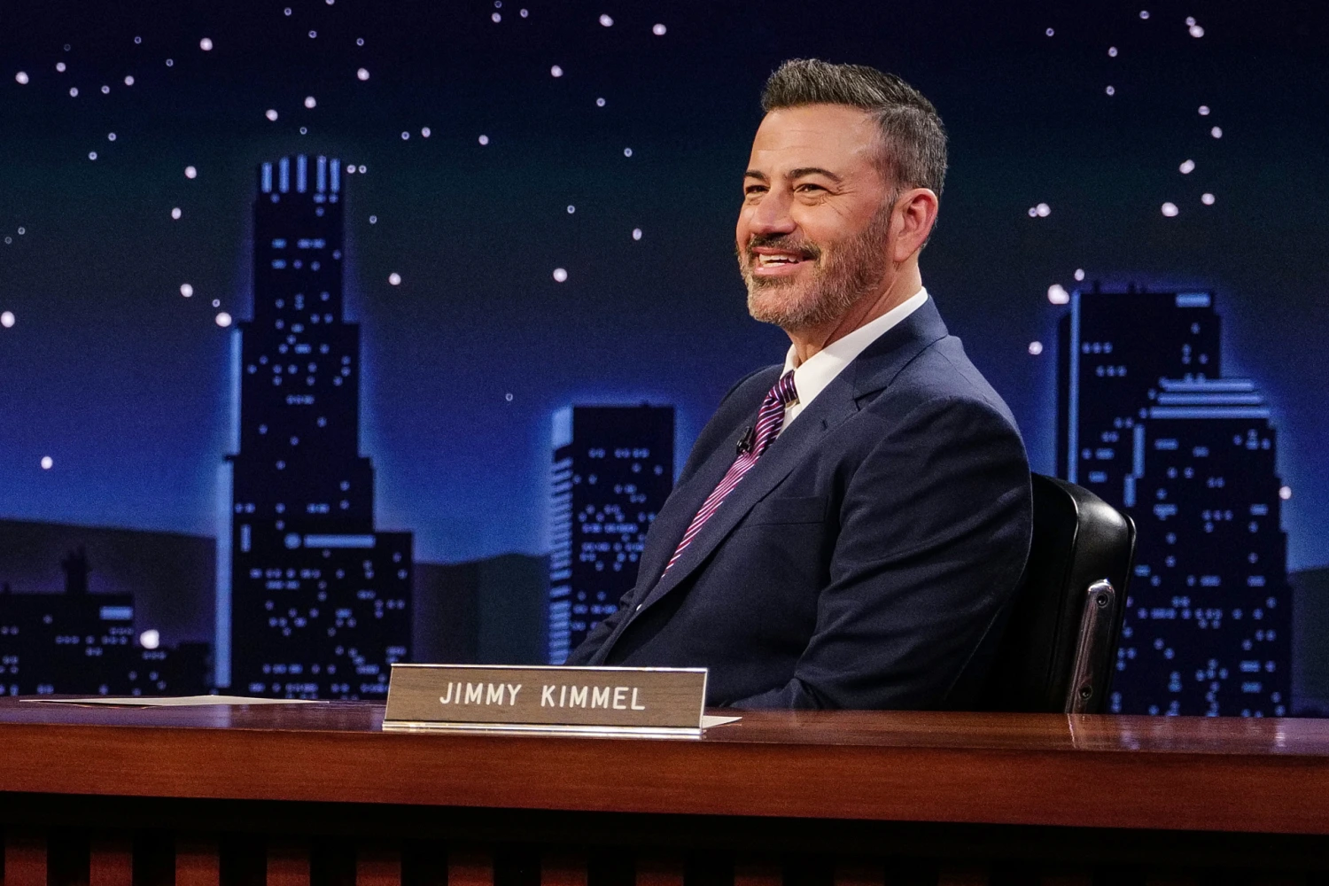 Disney a anulat „Jimmy Kimmel Live” din cauza „comentariilor despre Charlie Kirk”. Trump: „Mai rămân doar Jimmy și Seth. Concediază-i NBC!!!”