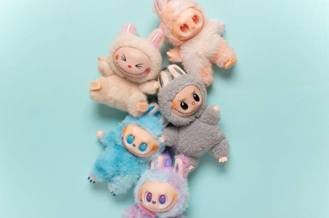 O tânără din Moscova și-a „vândut” sufletul pentru 1.000 de dolari pentru Labubu. A semnat contractul cu sânge și l-a postat pe Telegram