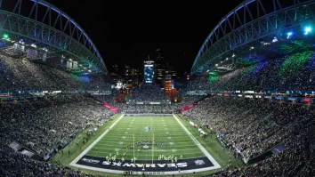 Ai grijă ce faci pe stadion: Pe arena Seattle Seahawks vor fi polițiști sub acoperire. Persoanele care înjură sau hărțuiesc alți fani vor fi penalizate