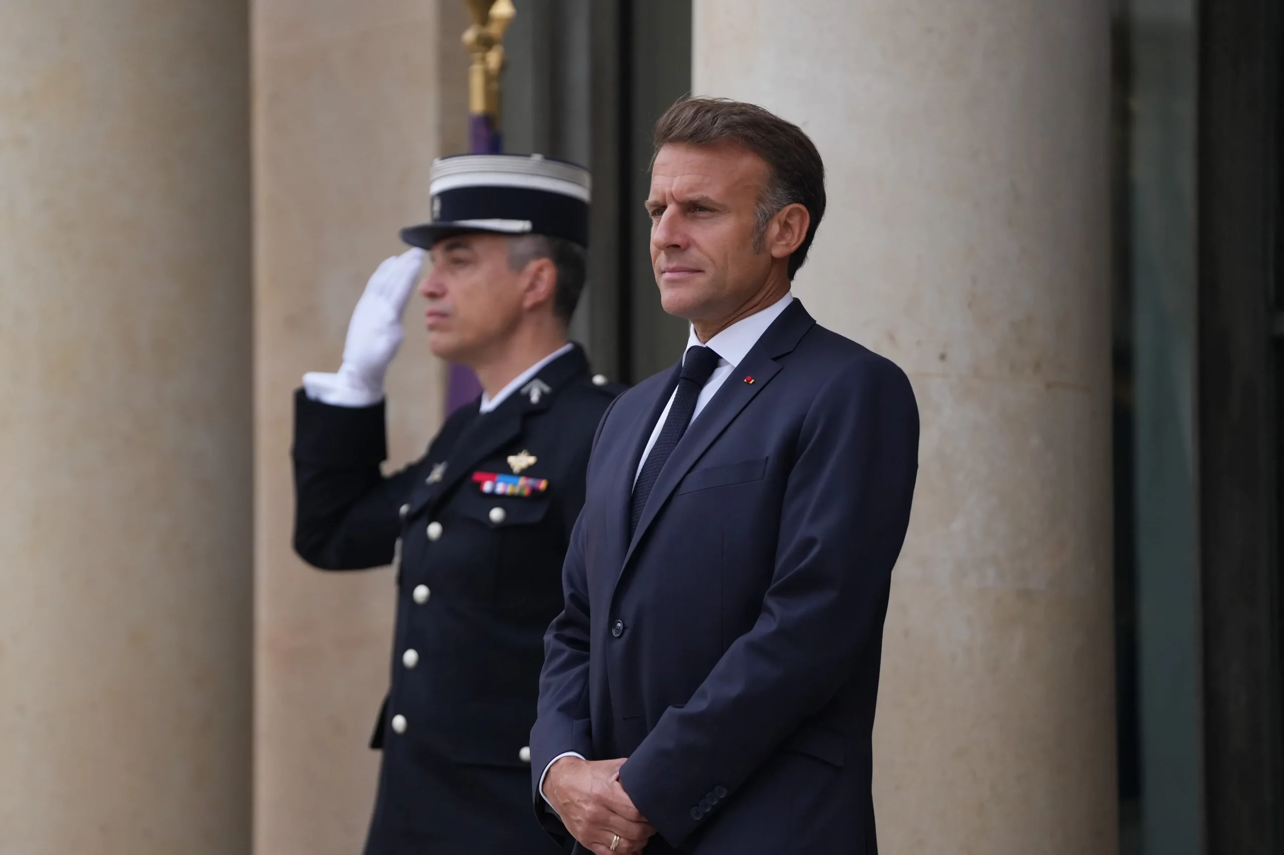 Emmanuel Macron: „Rusia se afundă tot mai mult în logica războiului și a terorii”