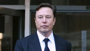 Elon Musk cere dizolvarea Parlamentului britanic. Miliardarul a participat prin videoconferință la marșul „Unește Regatul”