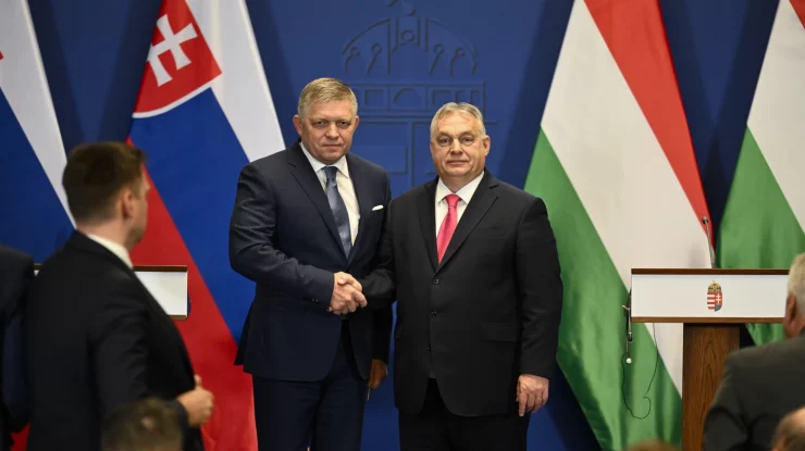 Viktor Orban și Robert Fico, oile negre ale Europei: Ungaria și Slovacia se opun planurilor UE de a elimina achizițiile de petrol și gaze rusești, deși Trump a criticat dur Europa pentru „finanțarea războiului Rusiei”