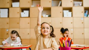 Educația copilului tău costă cât o Dacie. Radu Szekely, expert în educație: „Mai avem de așteptat până când facem și noi pași mai adănci în digitalizare”