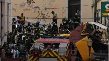 Portugalia a declarat zi de doliu național. 17 persoane au murit după ce funicularul Glória din Lisabona a deraiat și s-a prăbușit