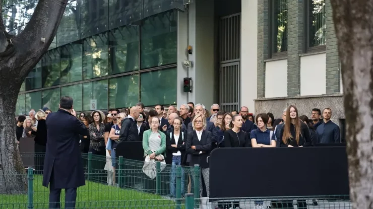 Mii de persoane îi aduc un omagiu lui Giorgia Armani la Teatro Armani din Milano: „Ne va lipsi”