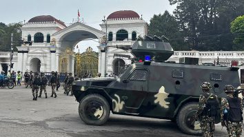Armata a preluat controlul străzilor din capitala Nepalului. Revoltele au lăsat în urmă 30 de morți și sute de răniți