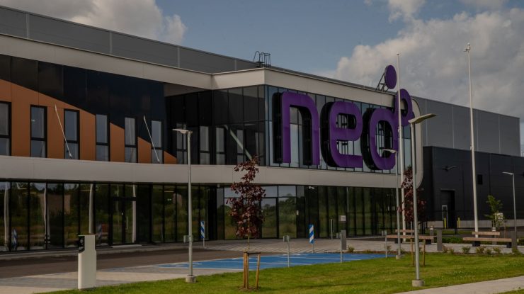 Uniunea Europeană s-a aruncat în cursa globală a producţiei proprii de magneţi din metale rare, vitali pentru viitorul industriei auto şi al energiei. Atât doar că China, liderul mondial, este mult în faţă