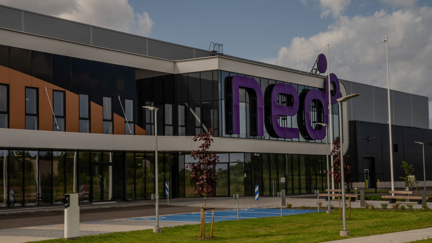 Uniunea Europeană s-a aruncat în cursa globală a producţiei proprii de magneţi din metale rare, vitali pentru viitorul industriei auto şi al energiei. Atât doar că China, liderul mondial, este mult în faţă