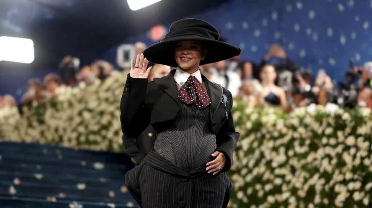 Rihanna a adus pe lume prima fetiță a familiei. Cum a numit-o cuplul