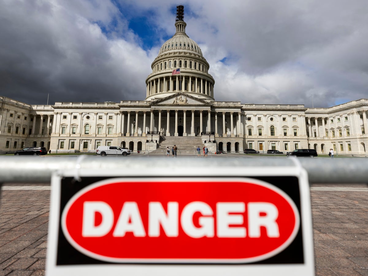 Guvernul SUA riscă să se închidă la miezul nopții, pentru a 22-a oară în istorie. Trump îi amenință pe democrați cu „concedieri masive” dacă se va întâmpla