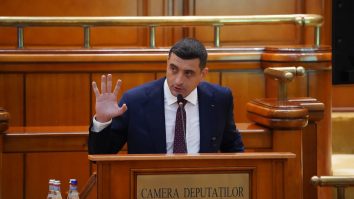 AUR atacă la CCR proiectele Guvernului Bolojan, după ce toate cele patru moțiuni de cenzură au picat: „Asasinii Democrației calcă în picioare voința poporului român”