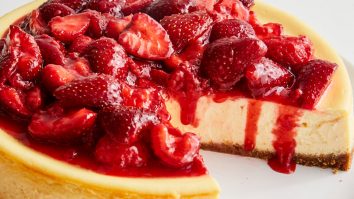 Astăzi are loc finala primei ediții Young Chef, un concurs dedicat desertului reinventat. Tema acestui an a fost cheesecake-ul gătit în stil românesc