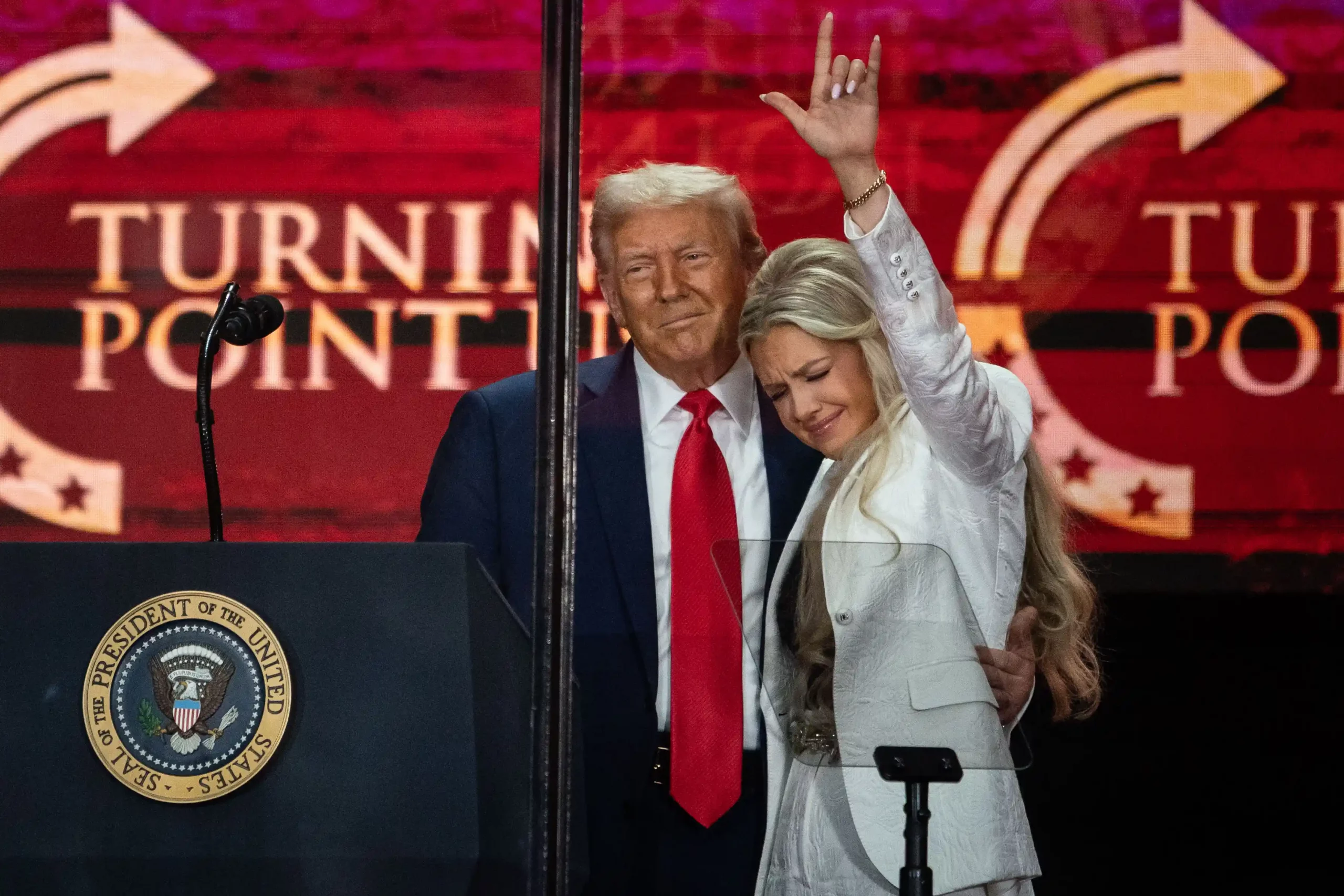 Trump se împacă cu Elon Musk și dă mâna „For Charlie Kirk”, dar nu și cu adversarii politici: „Eu nu-mi iert dușmanii. Îi urăsc”