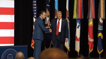 Trump și Hegseth s-au adresat astăzi sutelor de generali și ofițeri din elita Armatei Americane, la o bază militară din apropierea Washingtonului. Ce mesaj au transmis Președintele SUA și Secretarul de Război