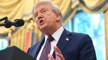 Este Trump bolnav sau nu? Președintele SUA a respins vehement zvonurile privind starea sa de sănătate, după imaginile îngrijorătoare cu mâinile sale vinete și absența publică. Ce se întâmplă cu Președintele SUA