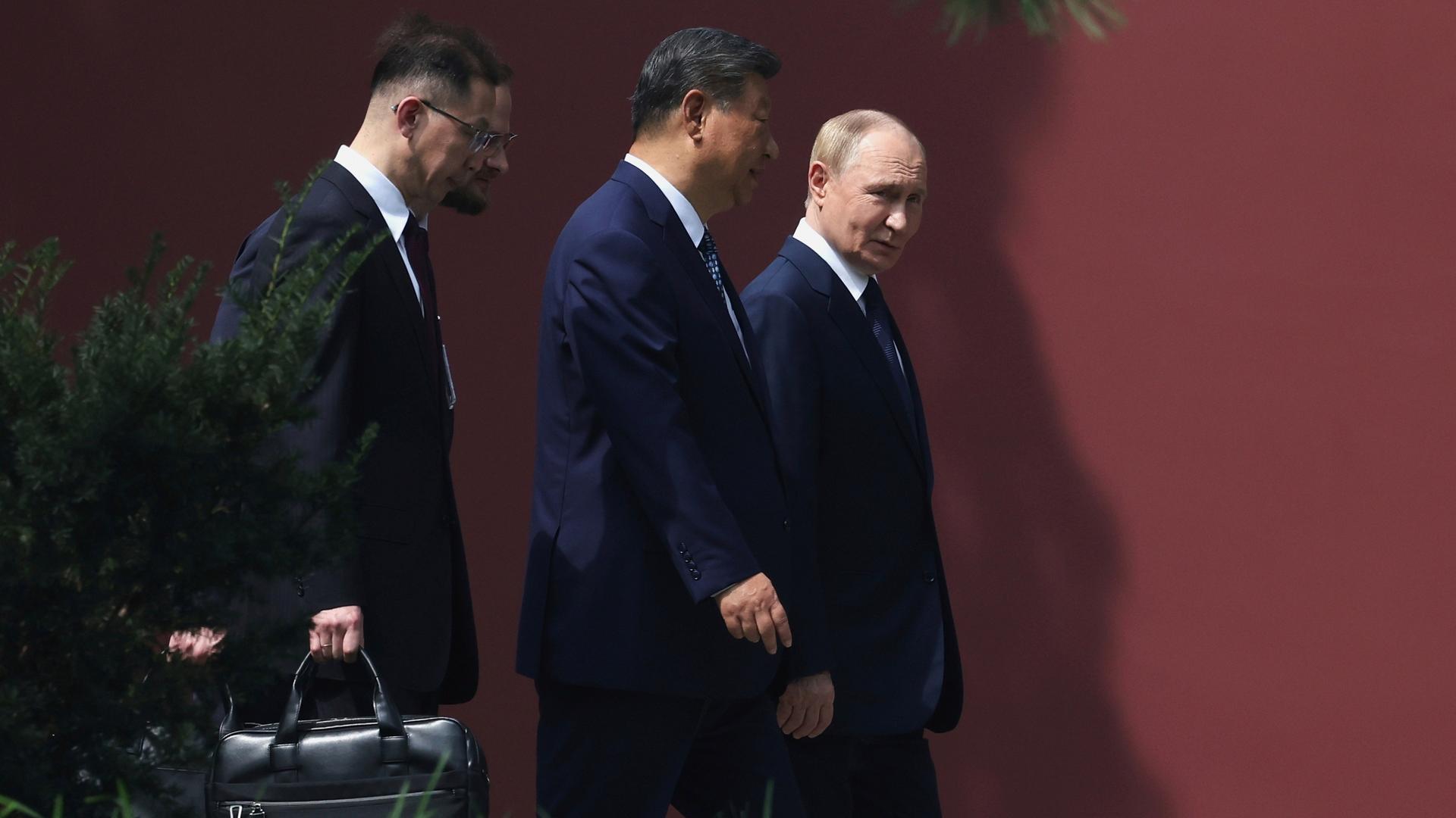 Putin și Xi Jinping bat palma: China deschide granițele pentru ruși și semnează pentru mega-conducta energetică Power of Siberia 2