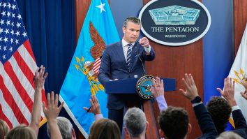 Presa americană refuză politica Pentagonului. Cel puțin 30 de instituții media văd noile reguli drept o „amenințare la libertatea de exprimare”