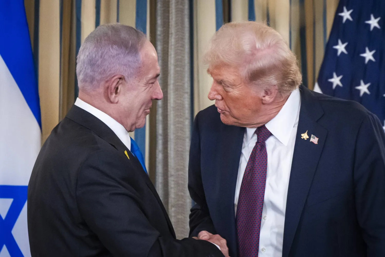 Trump anunță ca Israel și Hamas au semnat prima fază a acordului de pace: „Toți ostaticii vor fi eliberați în curând. Fericiți sunt făcătorii de pace!”
