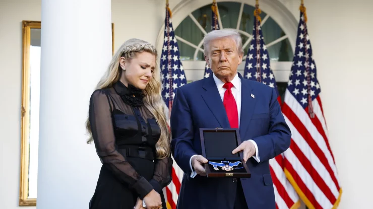 Trump acordă postum Medalia Prezidențială a Libertății lui Charlie Kirk: „A fost un martir al libertății. Va fi înscris în rândul adevăraților eroi americani”