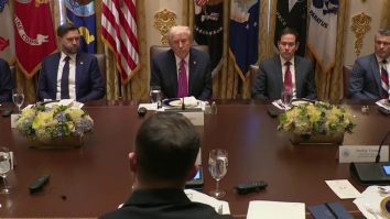 Trump l-a avertizat pe Zelenski: „Acceptă condițiile lui Putin”, altfel „Ucraina va fi distrusă de Rusia”