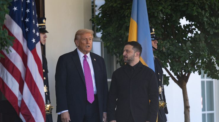 Donald Trump neagă că l-ar fi presat pe Zelenski să accepte cedarea întregului Donbas către Rusia: „Să rămână așa cum este. Pot negocia ceva mai târziu”