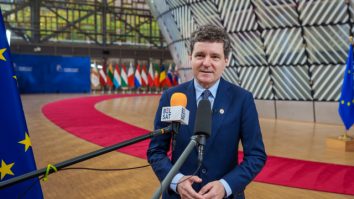 Nicușor Dan ne „surprinde” cu o nouă gafă: „Stați calmi! Suntem mult mai puternici economic decât Rusia”