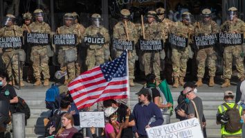 Donald Trump declanșează cea mai amplă desfășurare internă de trupe din ultimii 50 de ani. Justiția blochează parțial ordinele și invocă abuzul de putere