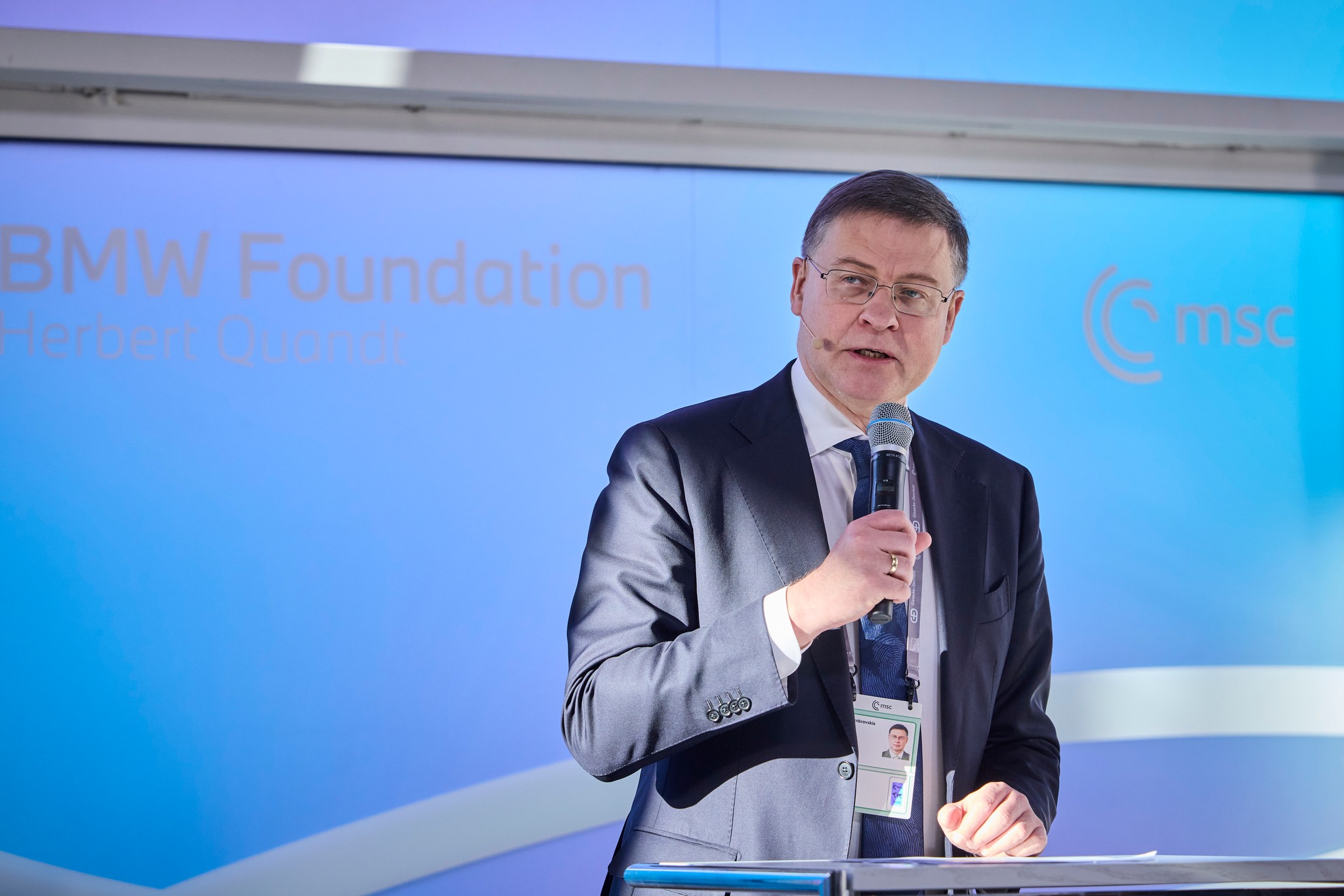 Comisarul european pentru Economie vine astăzi la București pentru discuții despre evoluțiile bugetare și implementarea PNRR. Marți se întâlnește cu Nicușor Dan