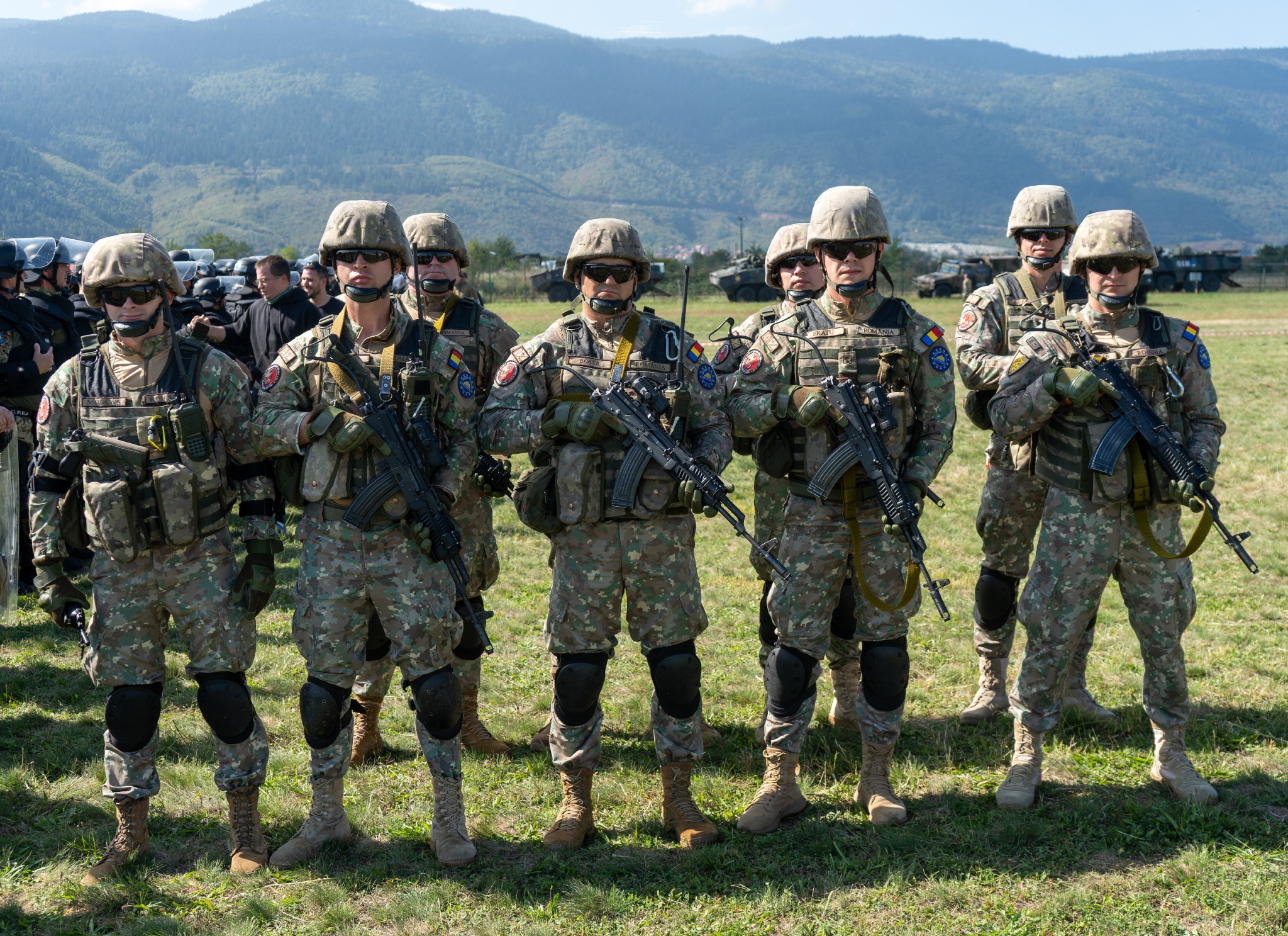 Guvernul a aprobat legea serviciului militar voluntar. Moşteanu spune că avem o rezervă operaţională îmbătrânită: „Doar anul acesta, trec în retragere peste 120.000 de soldaţi gradaţi”