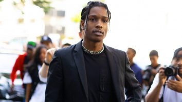 ASAP Rocky va primi premiul Fashion Icon la Premiile CFDA Fashion 2025. Stilul lui e marcat de experimentarea fluidă în ceea ce privește genul