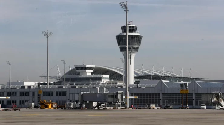 Aeroportul din München s-a redeschis după închiderea cauzată de mai multe observări de drone neidentificate