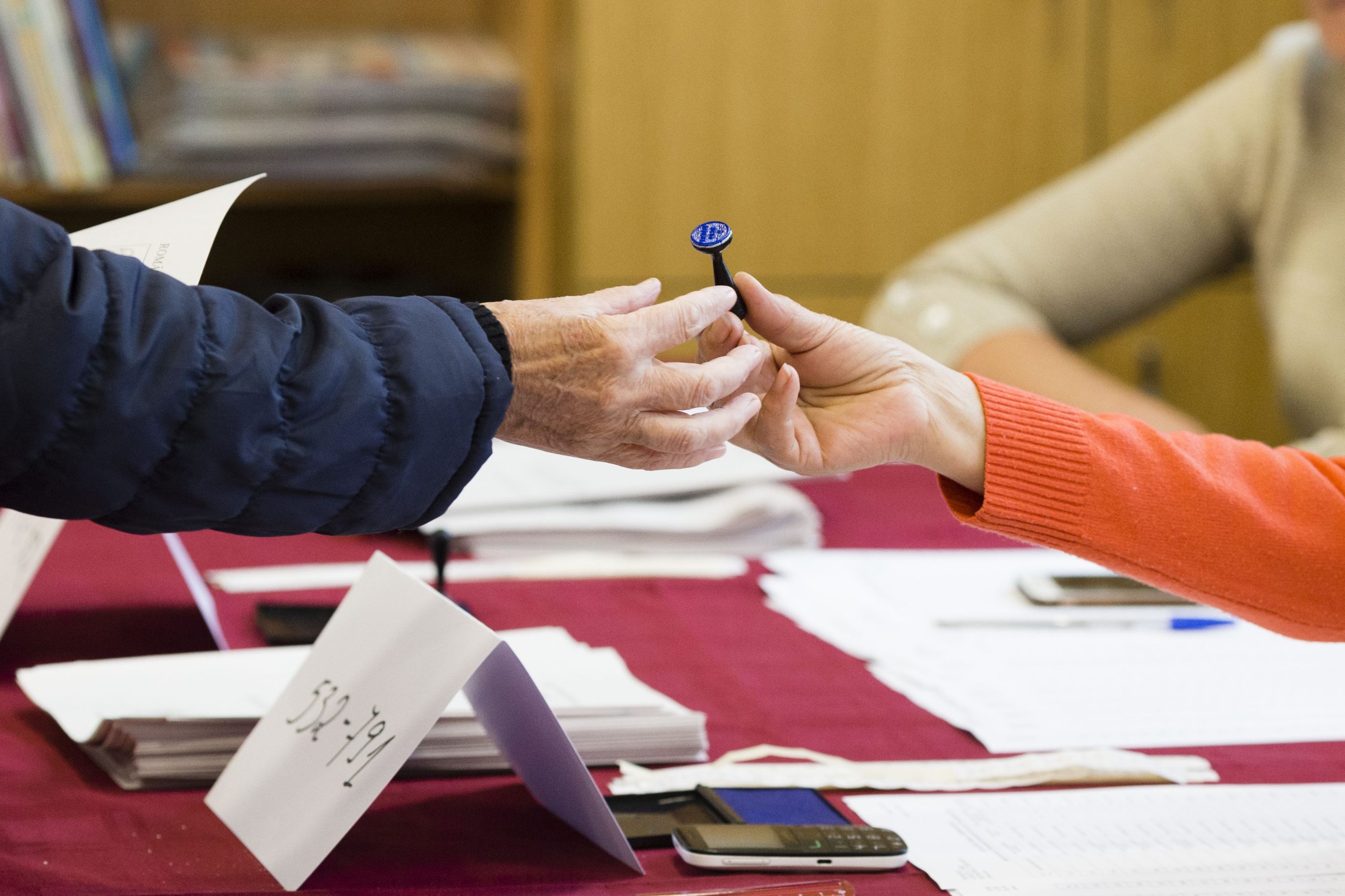 Peste 40% din locuitorii Bucureștiului spun că vor merge sigur să voteze la alegerile locale din 7 decembrie. 60% au deja un candidat în minte